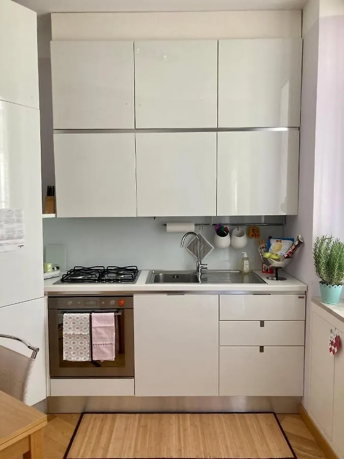 Squisito Appartamento In Stabile Vecchia Milano 0*, Milan